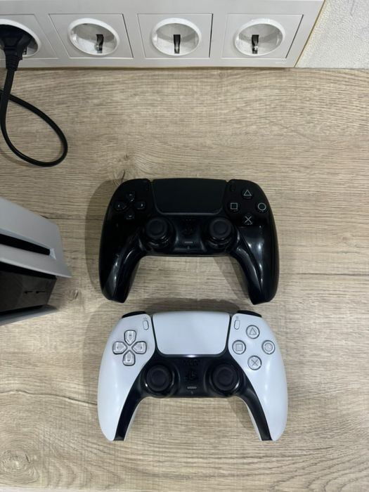 Ps5 2 джостика игры есть