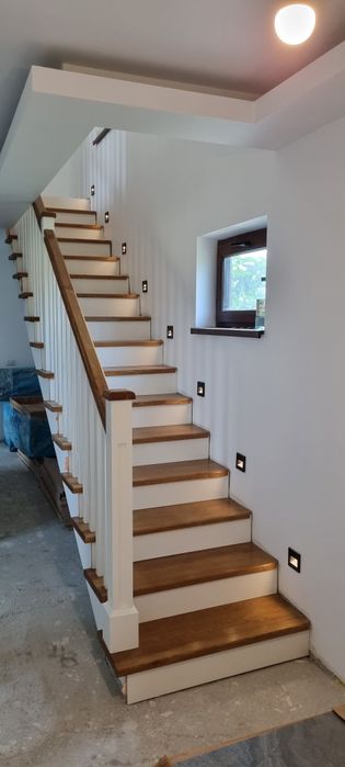 Scări,trepte plutitoare din lemn masiv,baluștri și accesorii scară