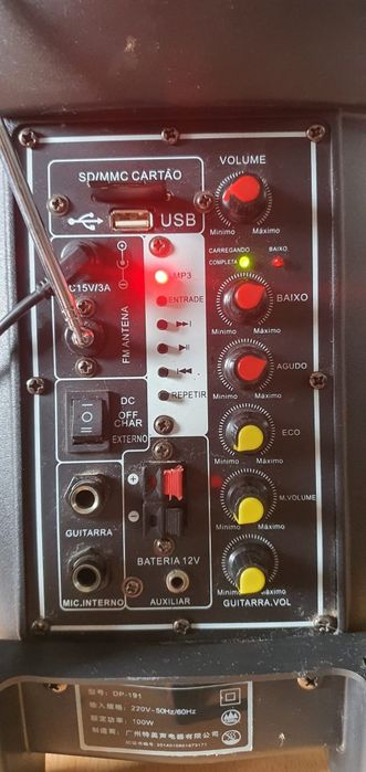 Vând boxă cu radio , usb și auxiliar (bluetooth)!