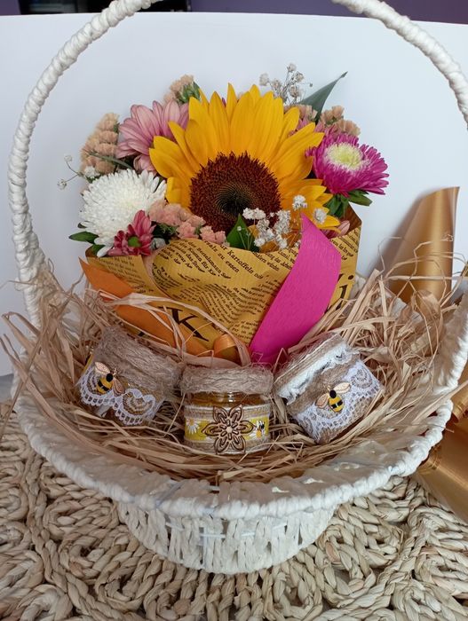 Бурканчета с мед. Ръчна изработка.