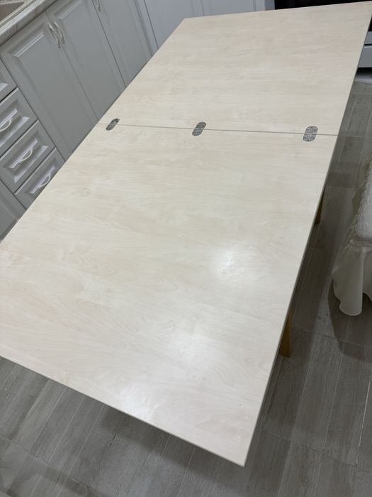 Продаю стол кухонный