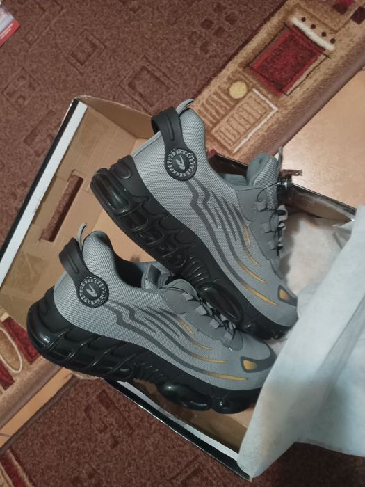 Adidași cu protecție metalică/ Safety Shoes/Numar 45