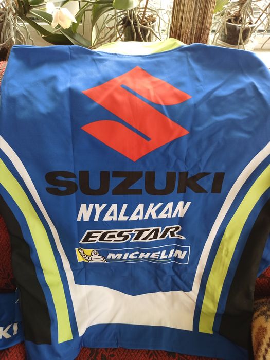 Suzuki ECSTAR Moto GP суичъри няколко модела и ветровка с качулка!
