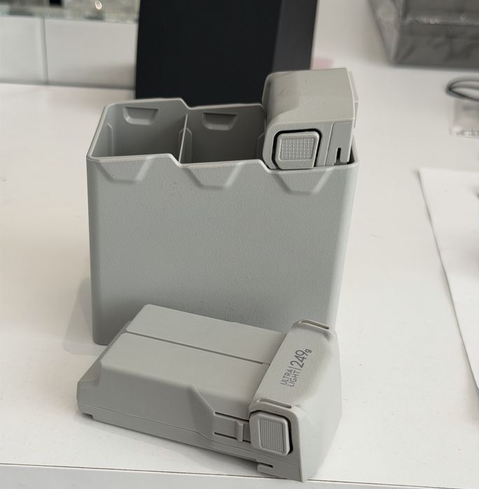 Baterie  DJI Mini 4 PRO ,Hub incarcare DJI Mini 4 Pro