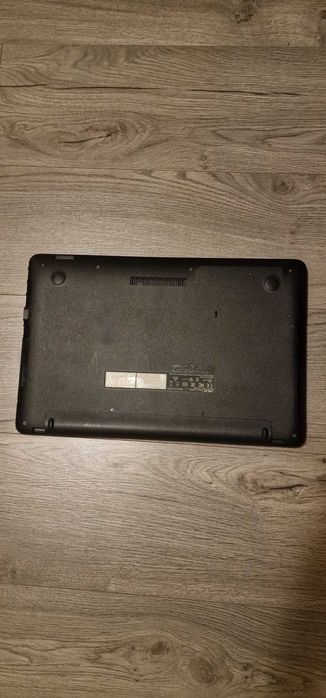 Laptop ASUS cu procesor Intel Core i5-6200U