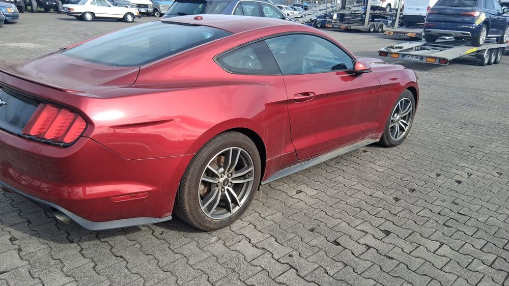 Vând ford mustang 2.3 pret 14950 euro