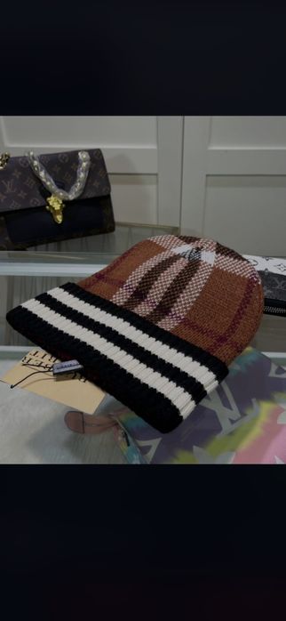 Fes Burberry model 2026, 4 modele