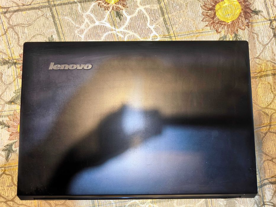 Продавам лаптоп за части + зарядно