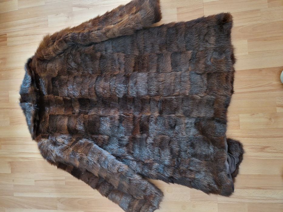 Vând haină din blană naturală de nurcă (vizon), mărimea M–L, elegantă