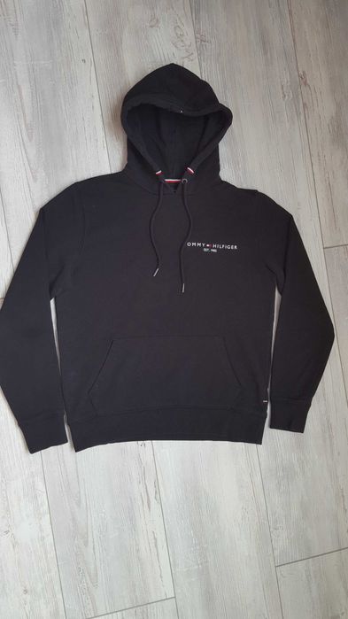Памучен суичър Tommy Hilfiger в черно с качулка размер М