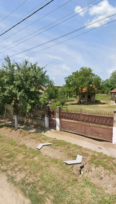 Teren de vanzare + 2 anexe