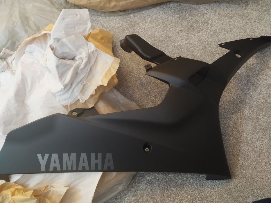 Carena laterala dreapta originala Yamaha pe R6 model 2007