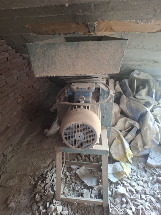 Зернодробилка продам  в хорошем состоянии