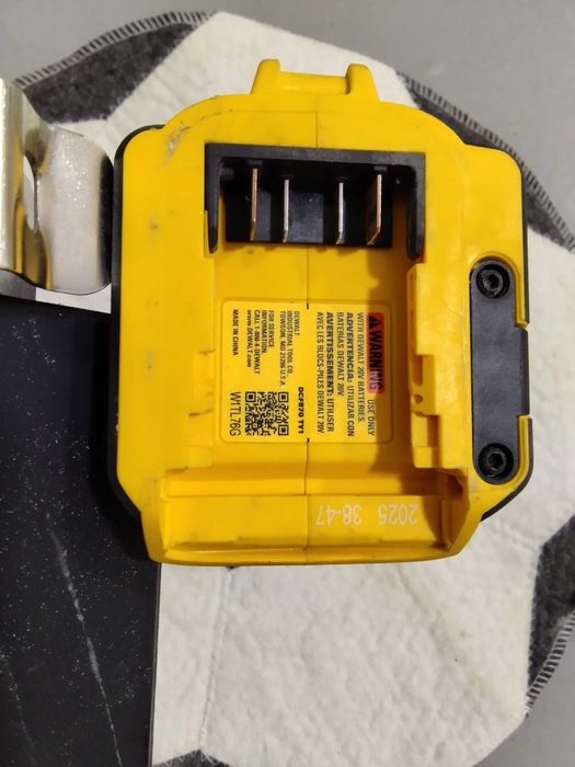 Шуруповёрт ударный масляный DCF870 Dewalt