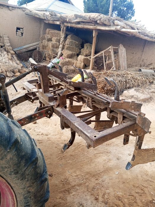 Т 28 трактор сотилади