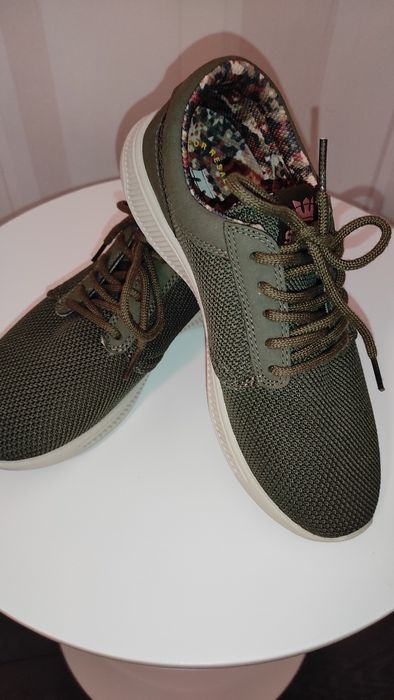 Sneakersi  Supra, nr 38 (fete)