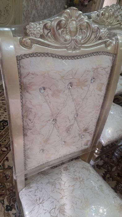 Продаётся срочно  стол стул.