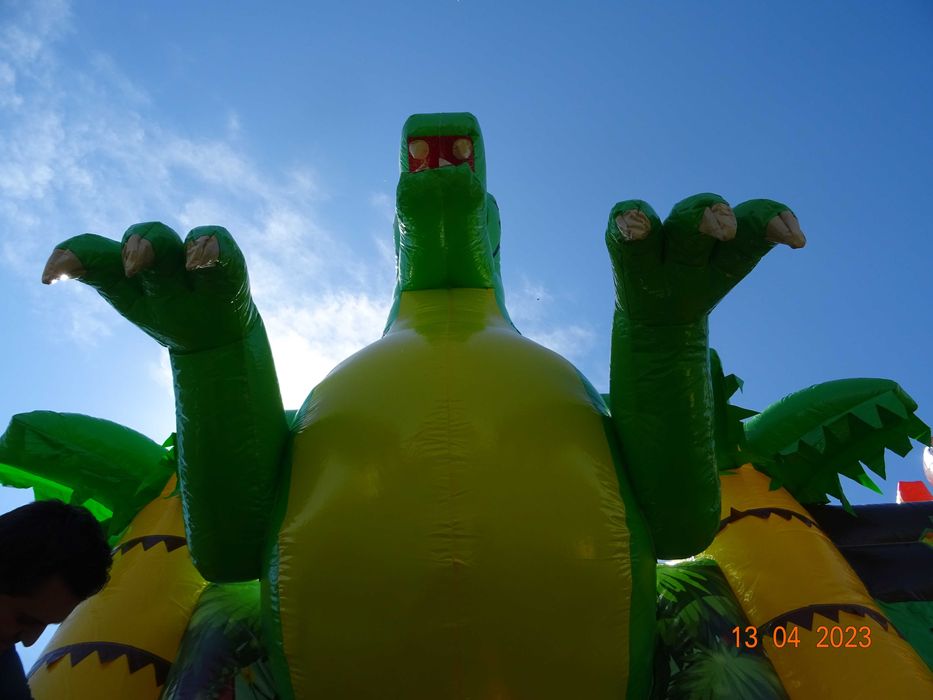 Надуваеми замъци под наем за цял ден