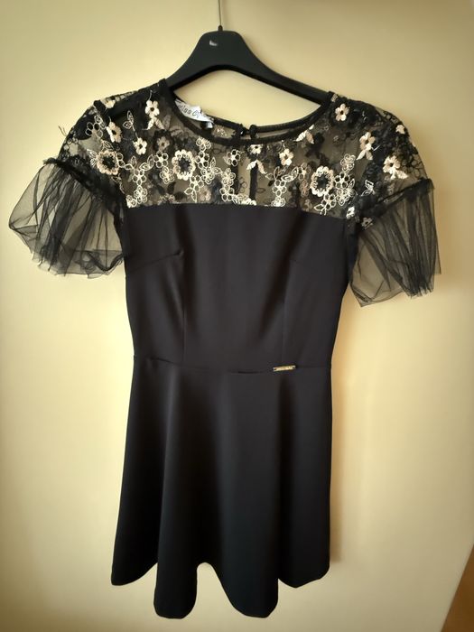 Дамска рокля клош с красива дантела в черно