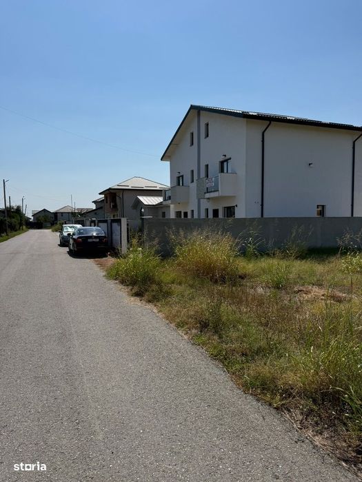 Casă de vânzare cu 3 camere și mansardă, toate utilitatile.