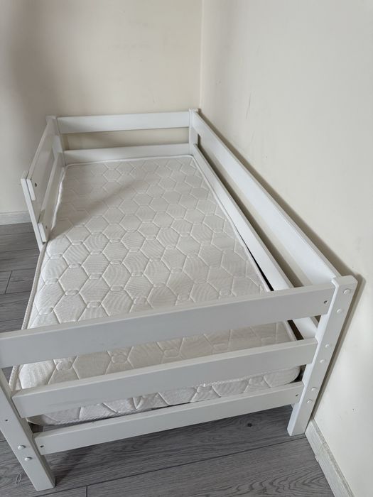 Детская кровать белая