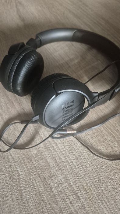 Casti JBL cu fir