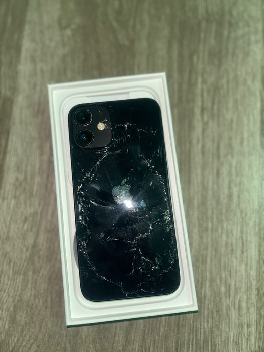Iphone 12 Mini работещ