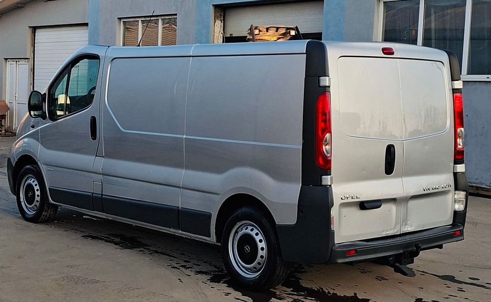 Opel Vivaro // Renault Trafic L2H1 2.0 diesel 2012