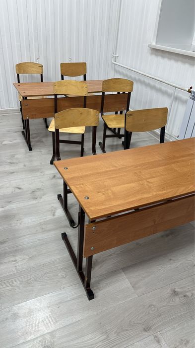 Продам школьную  парту