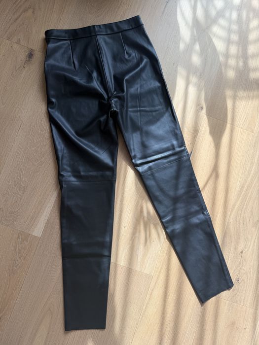 Vand pantaloni din piele Zara, marimea XS