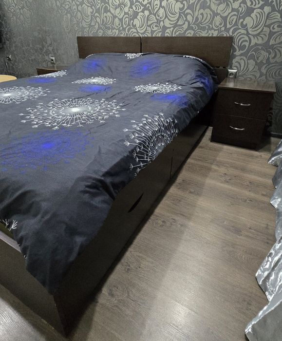 Продам двуспальную кровать