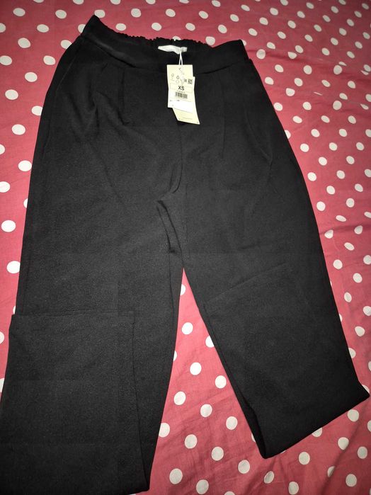 Pantaloni Reserved cu eticheta