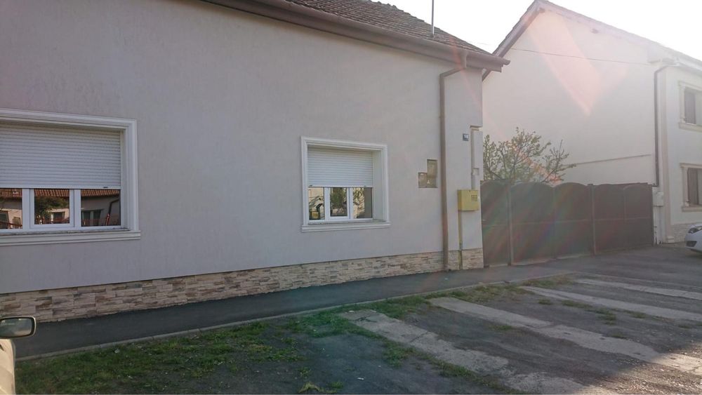 Casa de vanzare cu hala pretabil afacere