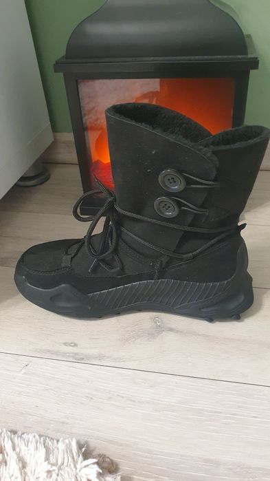 Ghete din piele naturală întoarsă în stare f bună,mărimea 39