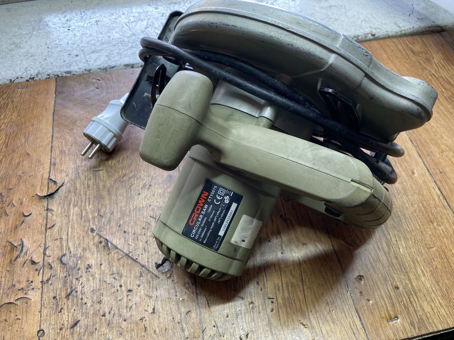 Продам дисковую пилу CROWN пчелка