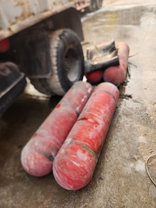 Газ баллолар сотилади4таси  100л  ва 4таси 120л  балонлар  йили 2022