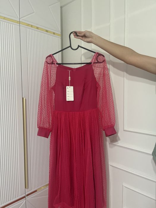 Новое, ни разу не надевалось платье