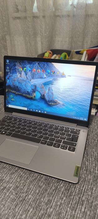 Laptop Lenovo cu i5 ssd Windows 10 office word Excel PowerPoint  ROBLOX CSGO