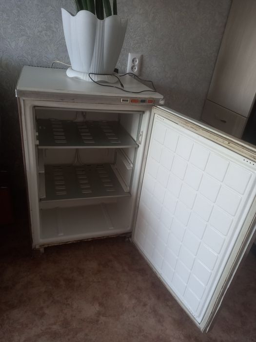 Продам морозильную камеру