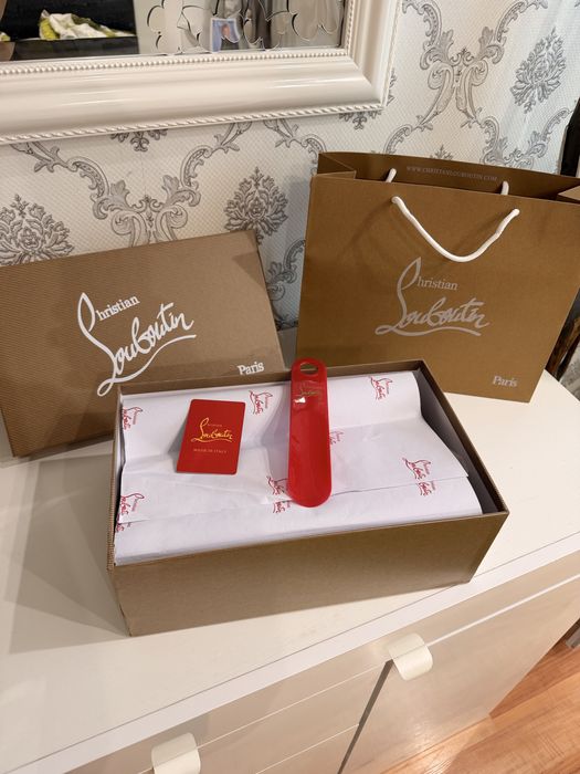 Christian Louboutin обувки