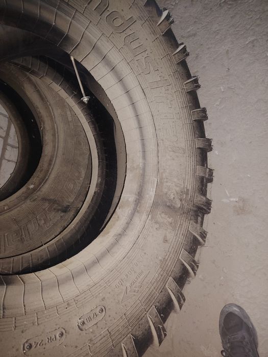 Шина на автогрейдер
