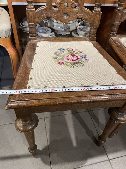 Стари и много красиви столове в стил New Renaissance