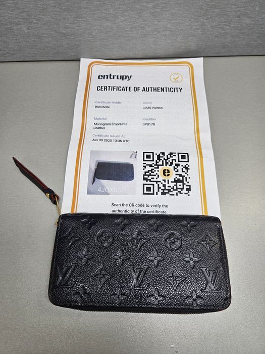 Оригинално портмоне Louis Vuitton с цип