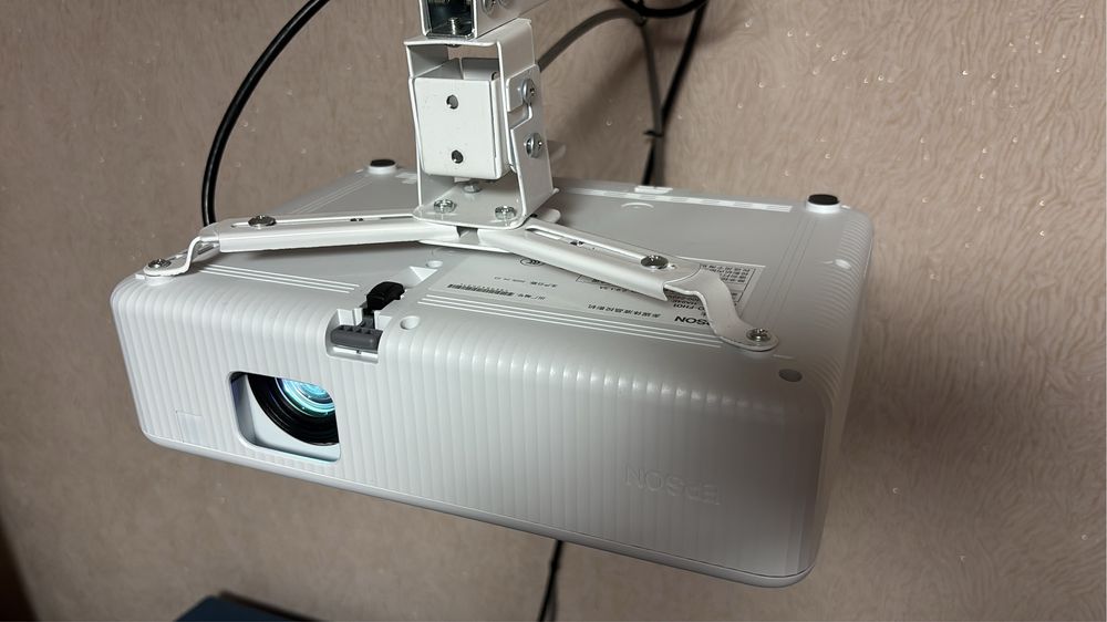 Продам проектор Epson CO-FH01