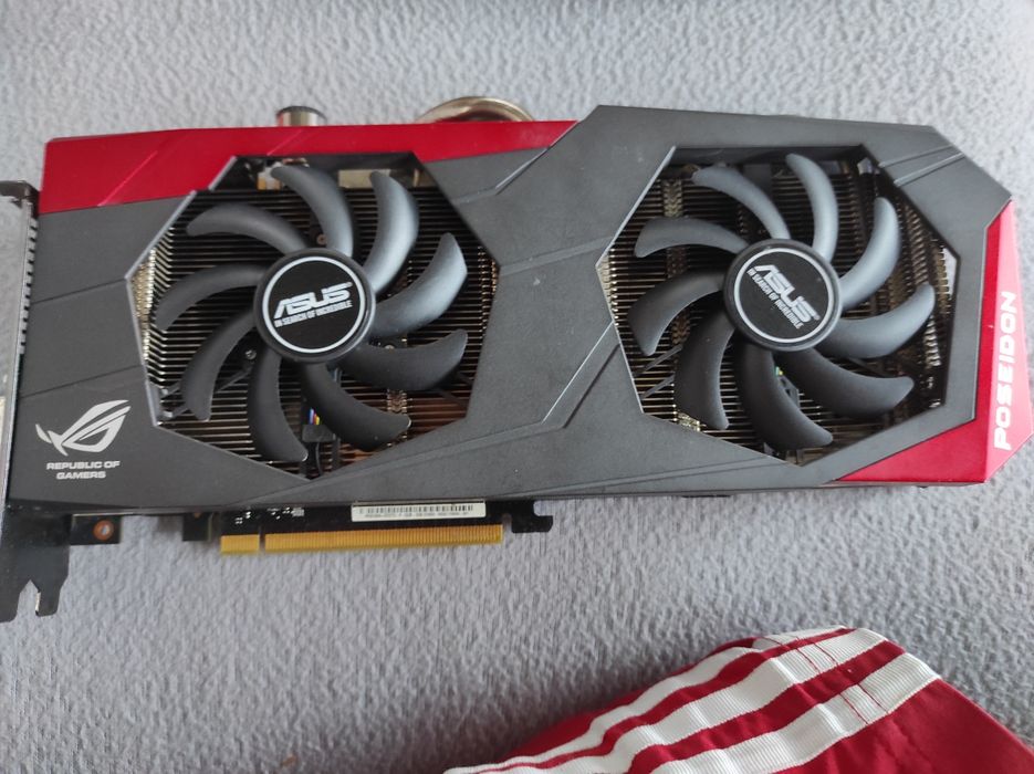 Placa video GTX 770 POSEIDON pentru piese..