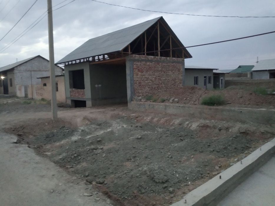 6 sotix hovli sotiladi Farxod savxoz