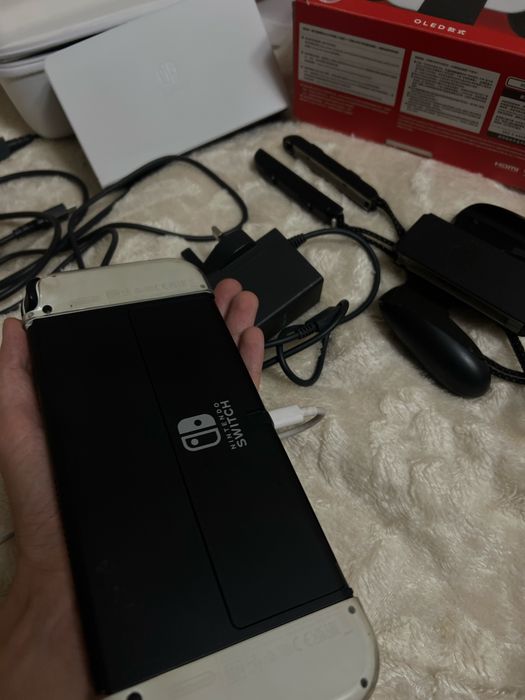 Игровая приставка Nintendo Switch OLED белый