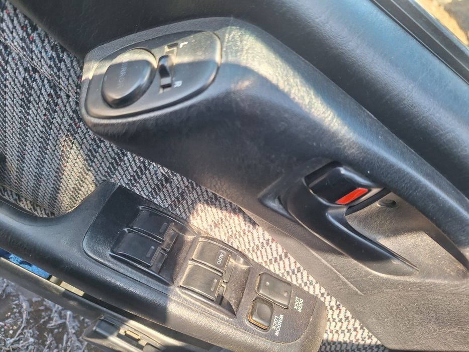 Продам срочно карину е