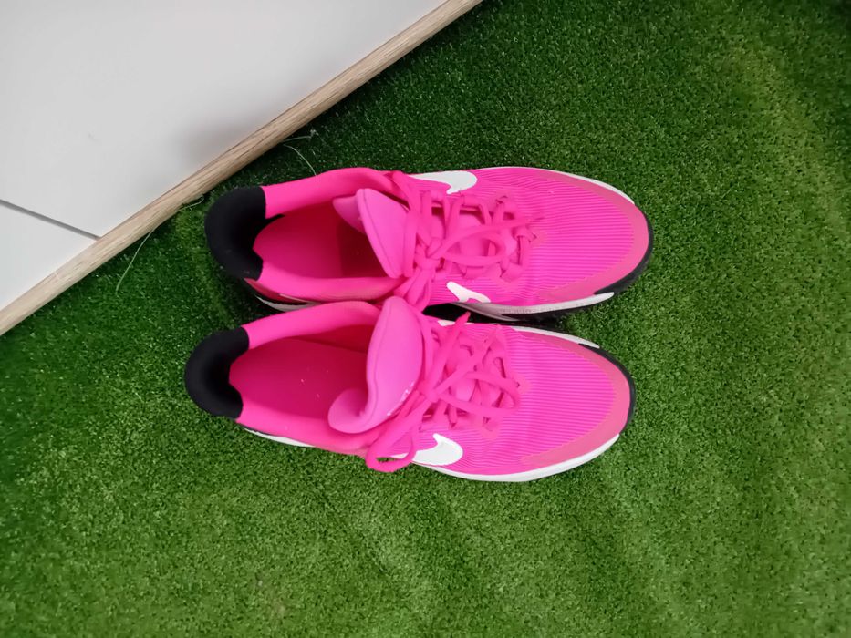 Маратонки Nike номер 39