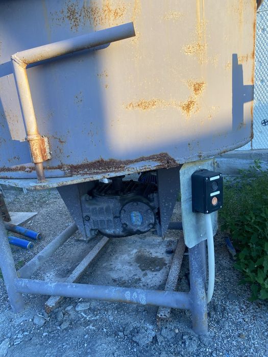 Бетоносмеситель для сухих смесей.